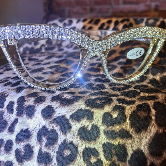 2:00 READING NUDE COLOR CAT EYE RINESTONE GLASSES - Picture 6 of 6